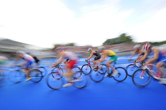 Drafting allowed on the bike as elites race ITU World Triathlon Series Drafting allowed on the bike as elites race ITU World Triathlon Series