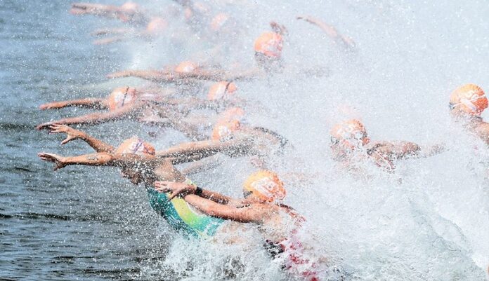 ITU World Triathlon Gold Coast swim start - photo credit ITU-Delly Carr