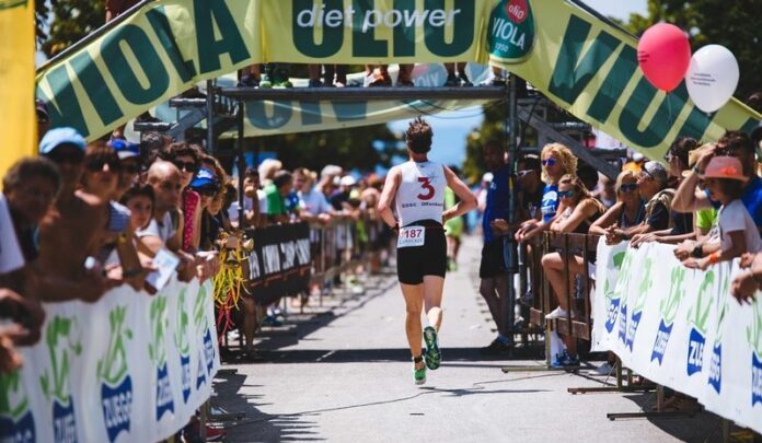 Athlete and crowds at Triathlon di Bardolino 2015