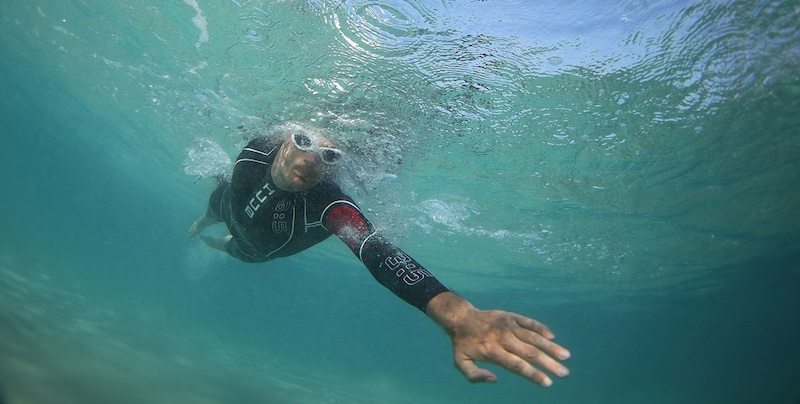 Huub triathlete under water at Kona 2014 photo trimaxhebdo