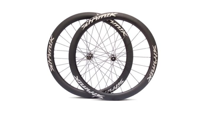 Atomik Carbon rolls with expanded disc brake wheel model