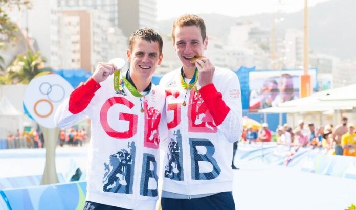 alistair-and-jonathan-brownlee-photo-british-triathlon-credit-david-pearce-different-perspective alistair-and-jonathan-brownlee-photo-british-triathlon-credit-david-pearce-different-perspective