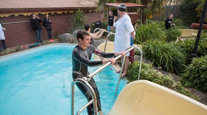 Alistair Brownlee in Huub splash - photo Cactus Images