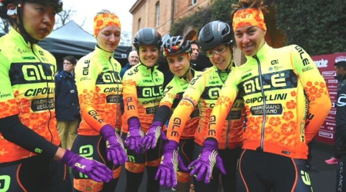 Ale Cipollini at the Strade Bianche with the Ale International Womens Day winter gloves - photo credit- Fabio Ferrari