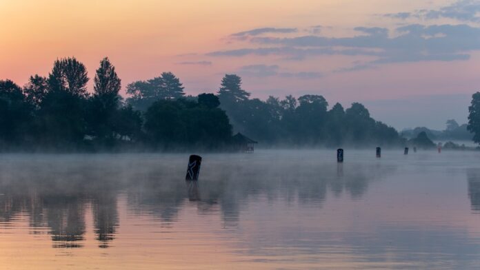 180803_Hever Castle buoys - photo Castle Triathlon Series