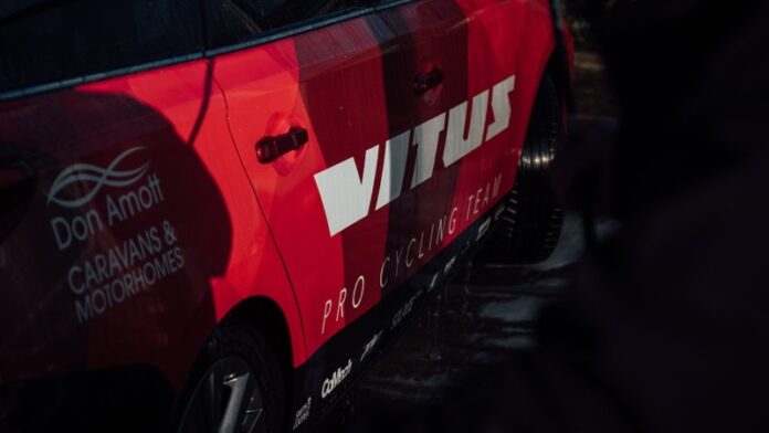 181113_Vitus Pro Cycling Team Car