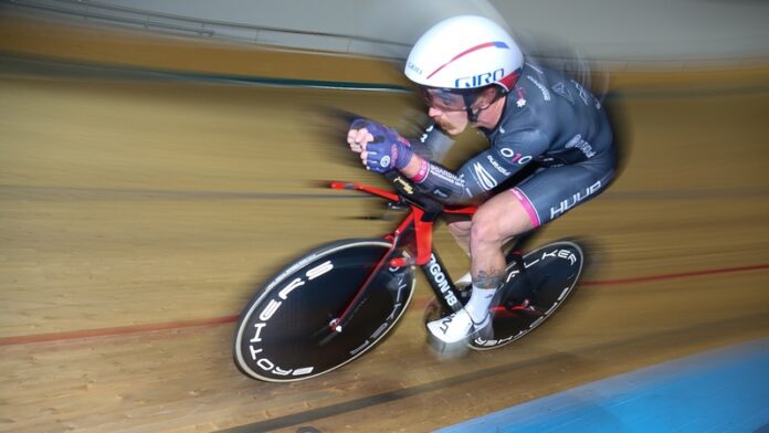 181120_HUUB Wattbike Test Team rider Ashton Lambie on track