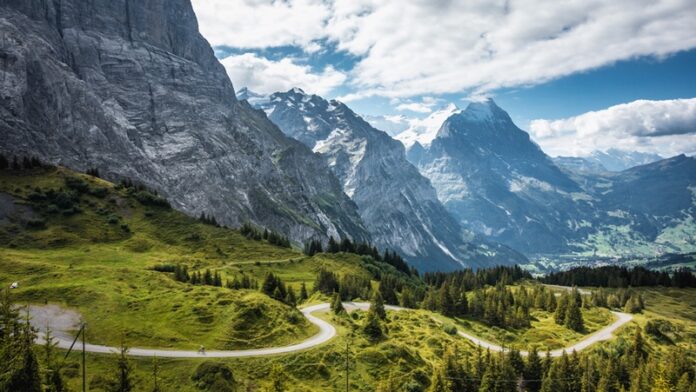 181120_View from top of Grosse Scheidegg down on Grindelwald – photo credit Alain Rumpf – SCOTT Sports