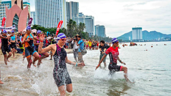 190625_Challenge Vietnam swim start