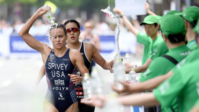 190801_Runners cooling down in the heat - photo credit ITU