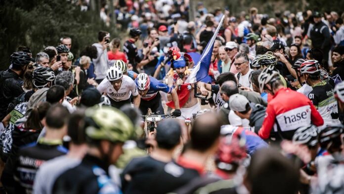 191017_Roc dAzur riders and crowds - photo credit A.S.O