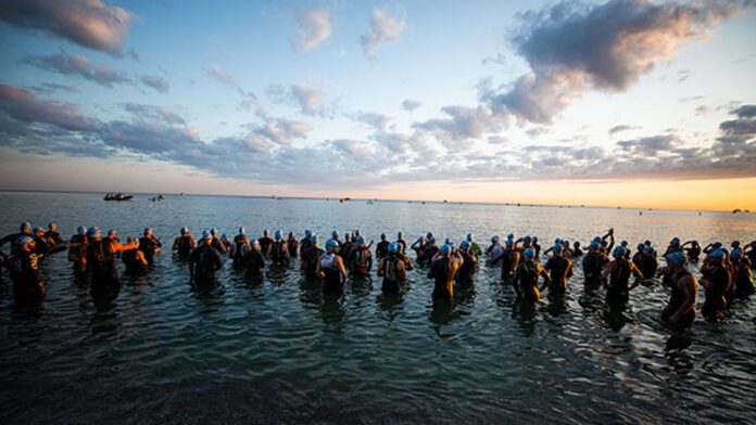 200515_USA Triathlon swim start - photo credit Archi Trujillo