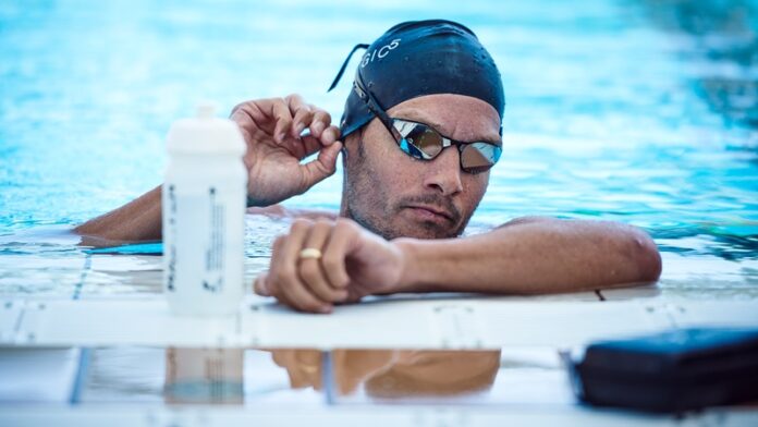 200812_Jan Frodeno signs multi-year partnership with THEMAGIC5 swimming goggles