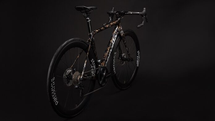 201123_One-off custom Cervélo S3 to be raffled for charity - image credit Simon Eidon