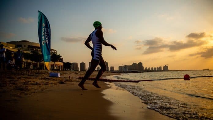 210818_Swim, triathlon, aquathon - entering water - image credit World Triathlon