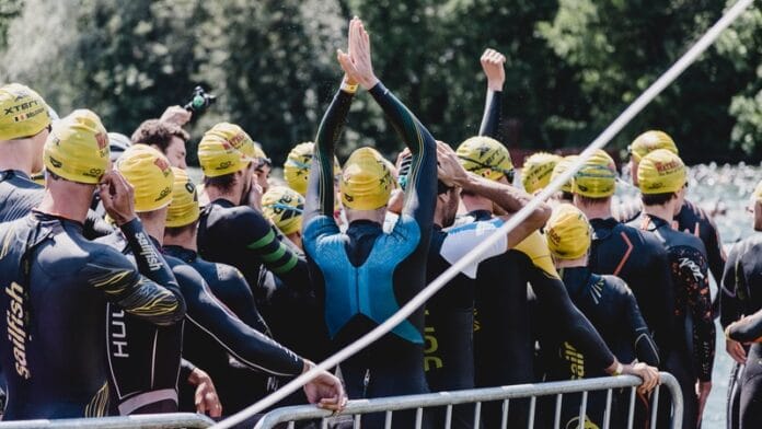 211220_Triathlon - swim start - image credit Ashley de Lotz - Unsplash