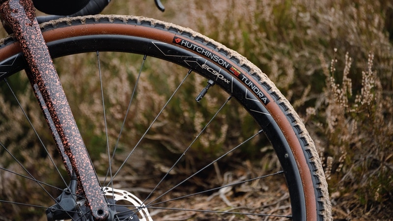 Hutchinson Tundra Gravel Bike Tires - 700x45c Tubeless Ready, Black/Tanwall - View #7