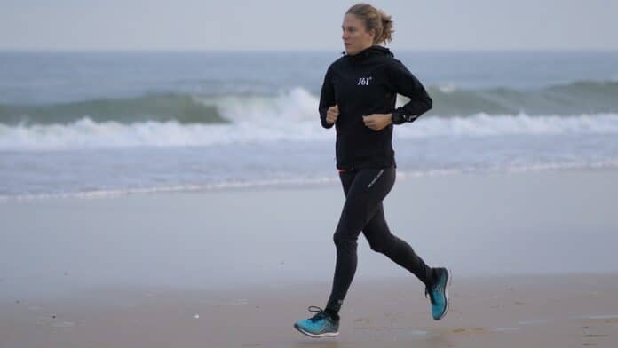 220328_361 Europe sponsors Belgian pro triathlete Valerie Barthelemy