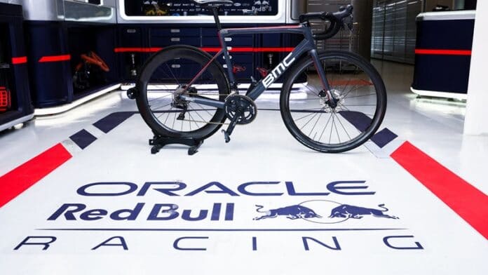 220331_BMC Switzerland partners with Oracle Red Bull Racing