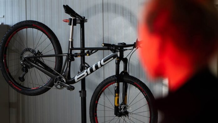 4iiii in power meter partnership with BMC Factory Racing