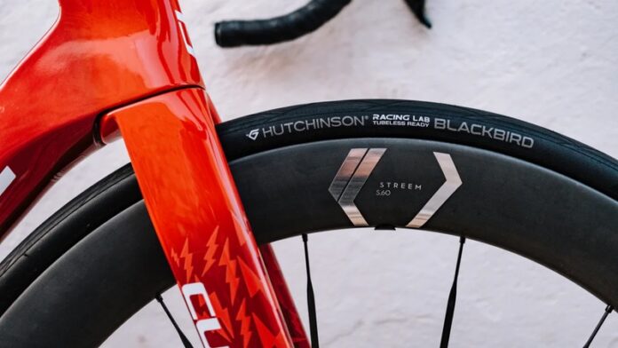Hutchinson Blackbird tyre