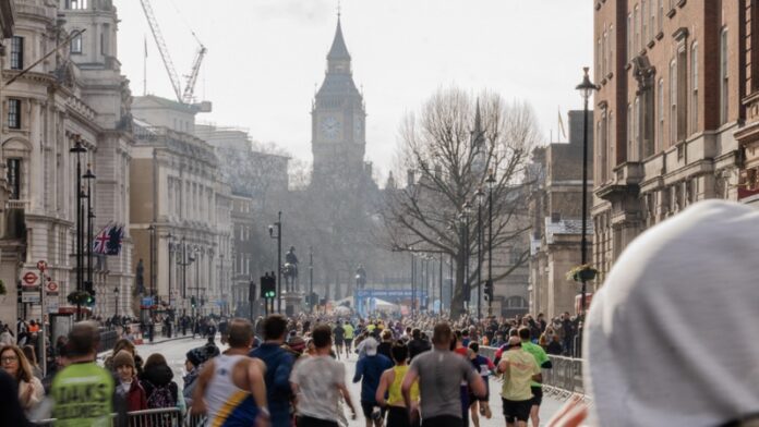 Runners in London - image Realbuzz