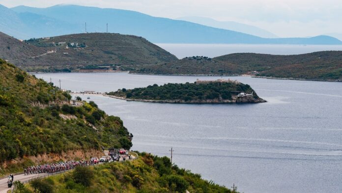 Giro d'Italia peloton in Albania