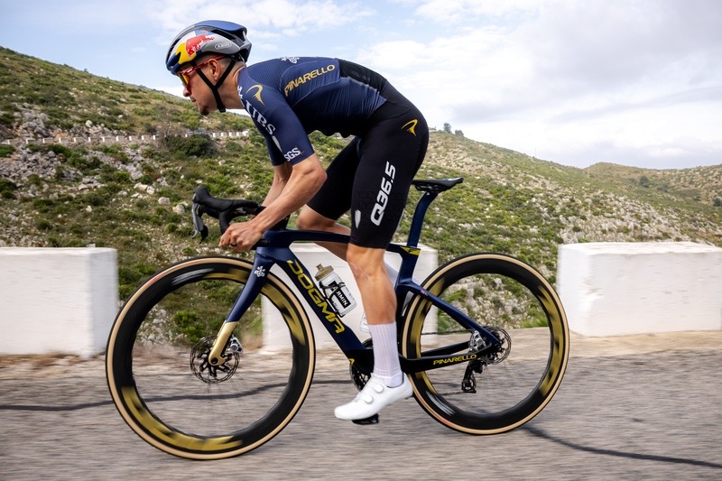 Pinarello Q36.5 Pro Cycling Team
