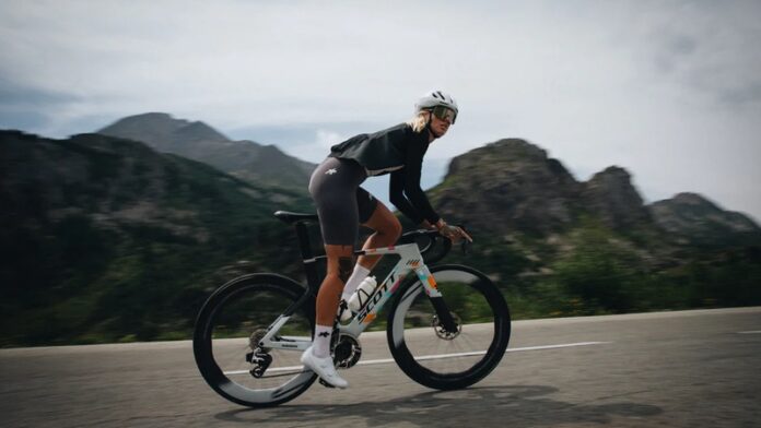 ASSOS introduces EQUIPE ThermoBooster P1 mid-layer ASSOS introduces EQUIPE ThermoBooster P1 mid-layer